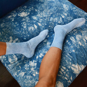
            
                Load image into Gallery viewer, NATURAL HAND-DYED SKY INDIGO SOCKS - Philip Huang
            
        