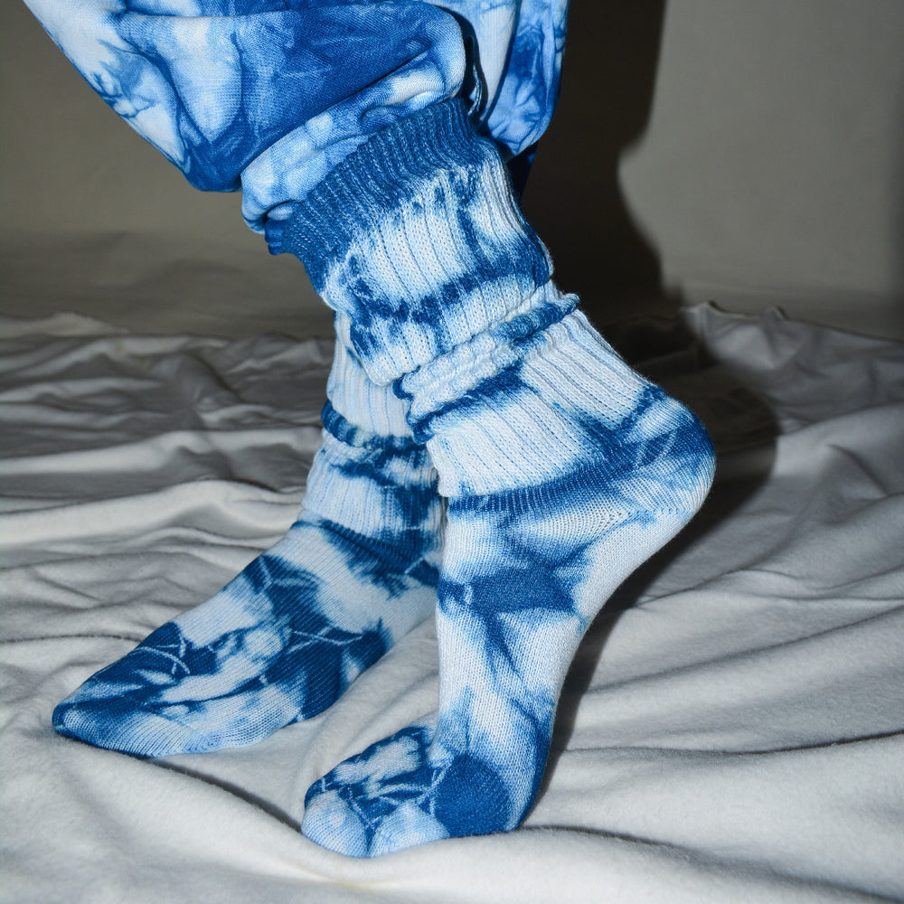 NATURAL HAND TIE-DYE INDIGO MONA SLOUCH SOCKS